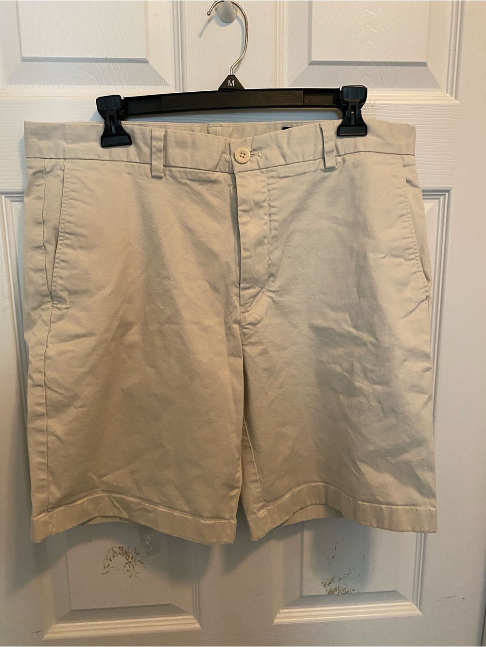 Vineyard Vines Men’s Flat Front Shorts in Beige